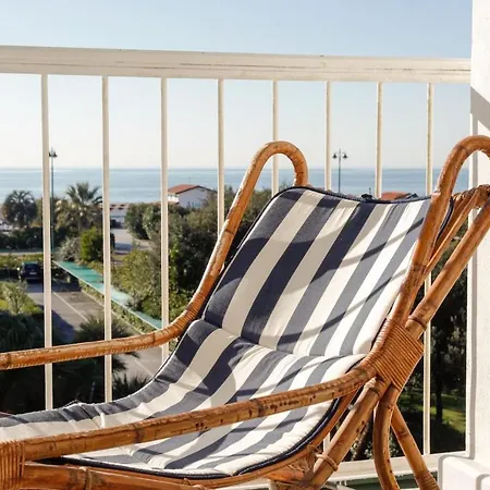 Spacious In Dei Marmi - Sea View & Balcony Apartmán