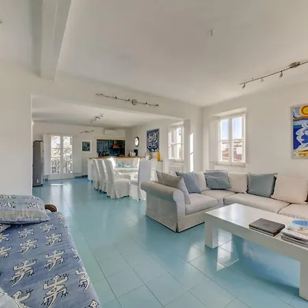 Spacious In Dei Marmi - Sea View & Balcony Apartmán